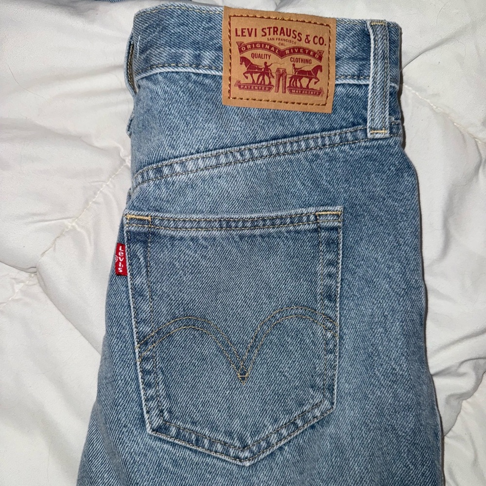 Levi's women’s Light Blue Straight Jeans